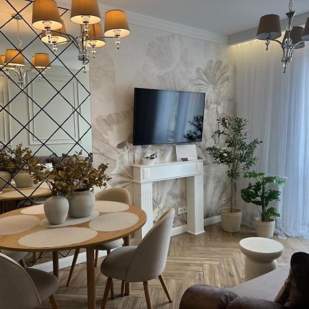 Family & Business Sauna Apartments Plac Wolnosci Centrum Downtow, - Piekny Apartament - 5 Bedroom With Private Sauna, Bath With Hydromassage, Parking, Catering Options كيلتشي المظهر الخارجي الصورة