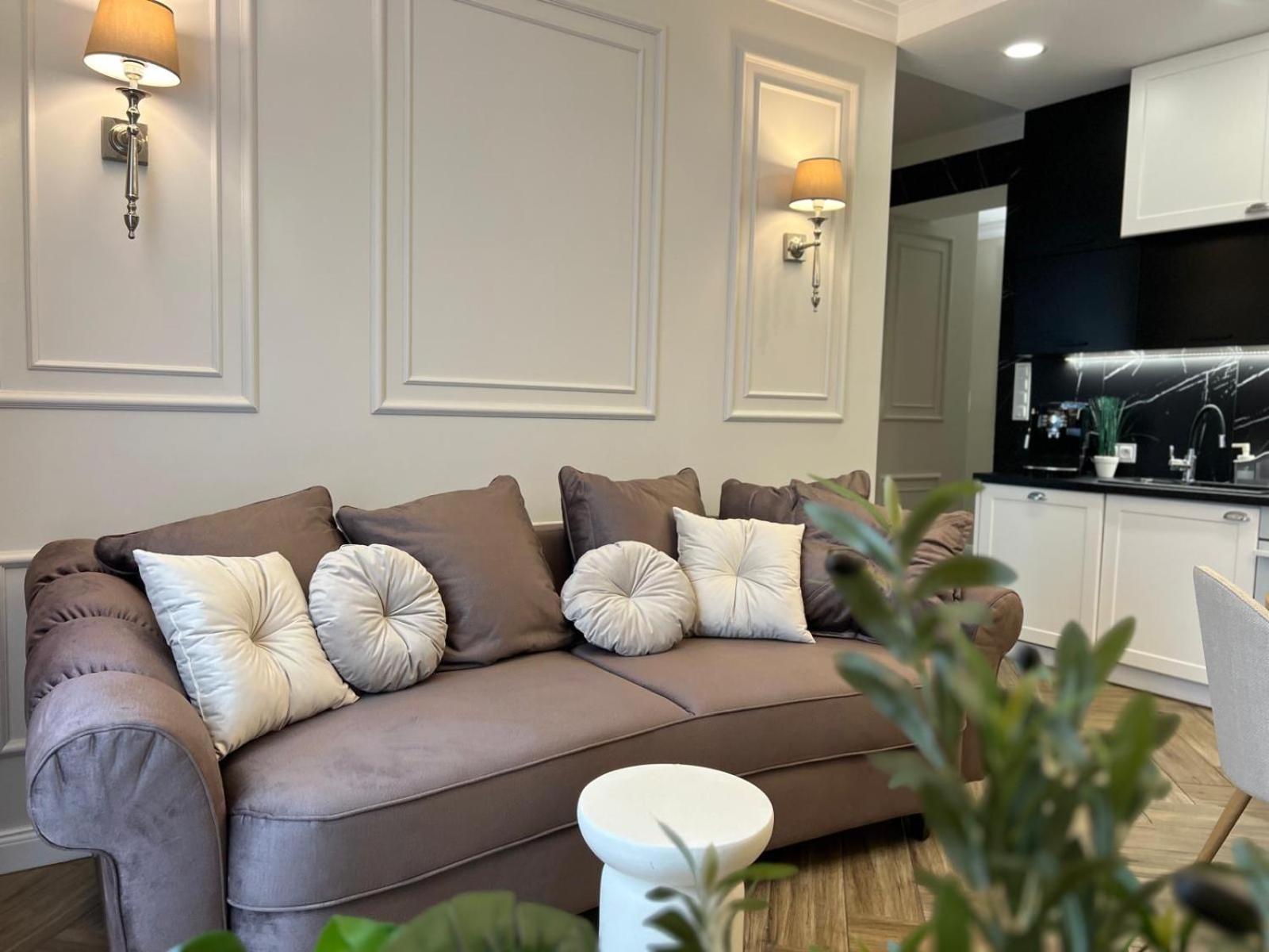 Family & Business Sauna Apartments Plac Wolnosci Centrum Downtow, - Piekny Apartament - 5 Bedroom With Private Sauna, Bath With Hydromassage, Parking, Catering Options كيلتشي المظهر الخارجي الصورة