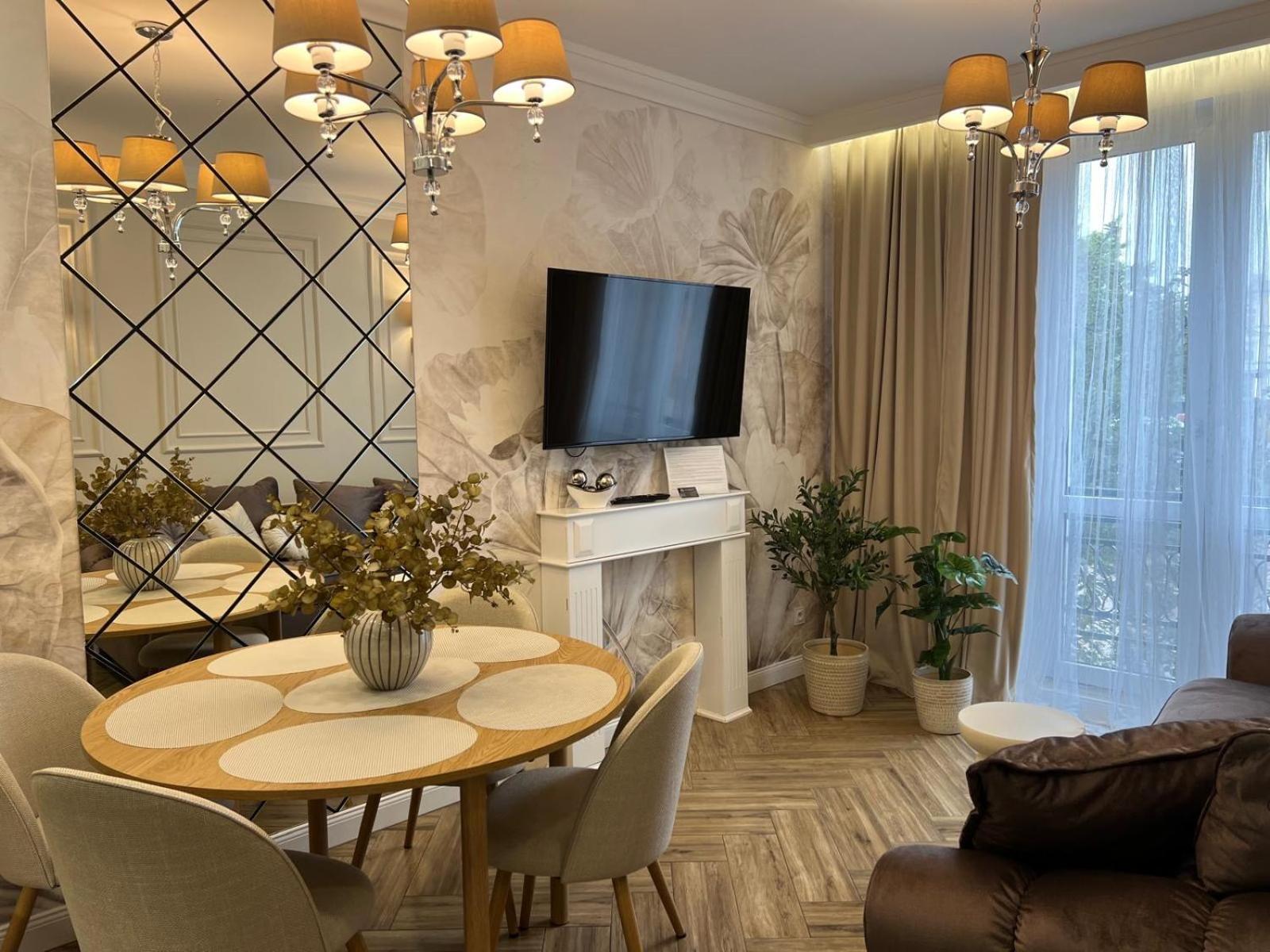 Family & Business Sauna Apartments Plac Wolnosci Centrum Downtow, - Piekny Apartament - 5 Bedroom With Private Sauna, Bath With Hydromassage, Parking, Catering Options كيلتشي المظهر الخارجي الصورة