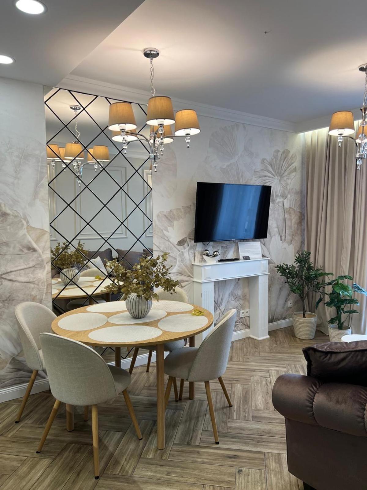 Family & Business Sauna Apartments Plac Wolnosci Centrum Downtow, - Piekny Apartament - 5 Bedroom With Private Sauna, Bath With Hydromassage, Parking, Catering Options كيلتشي المظهر الخارجي الصورة