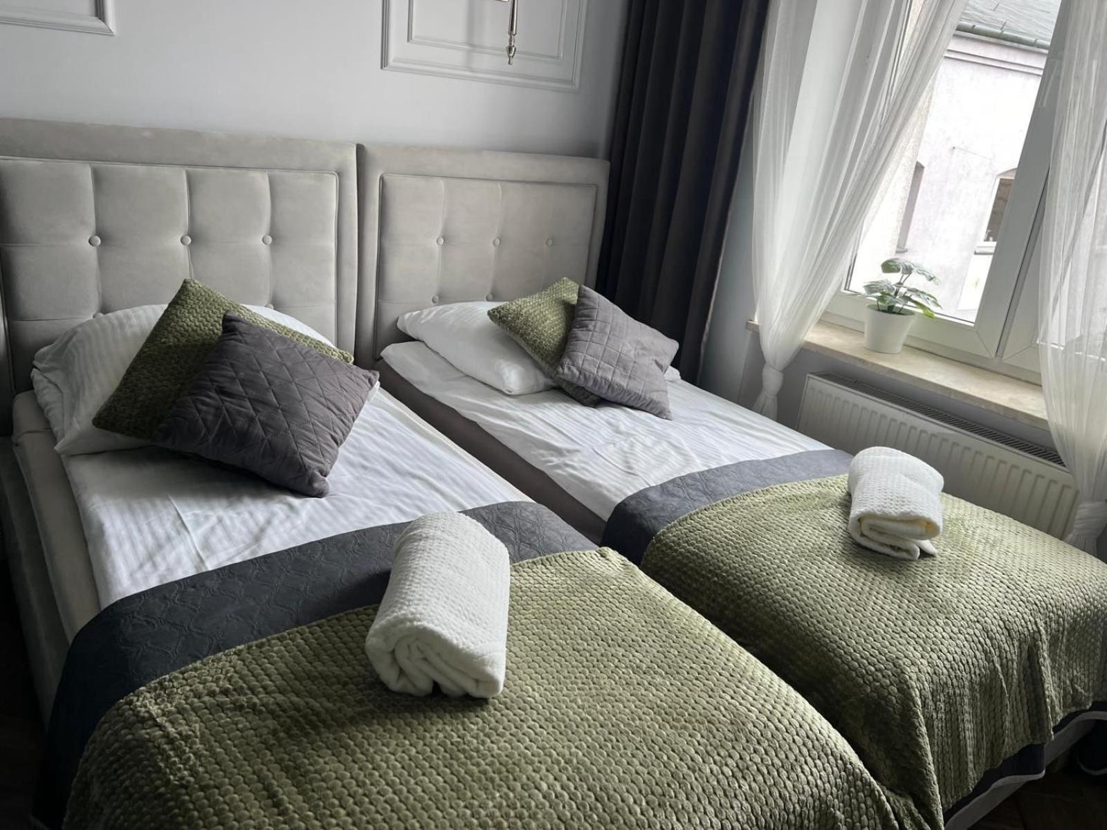 Family & Business Sauna Apartments Plac Wolnosci Centrum Downtow, - Piekny Apartament - 5 Bedroom With Private Sauna, Bath With Hydromassage, Parking, Catering Options كيلتشي المظهر الخارجي الصورة
