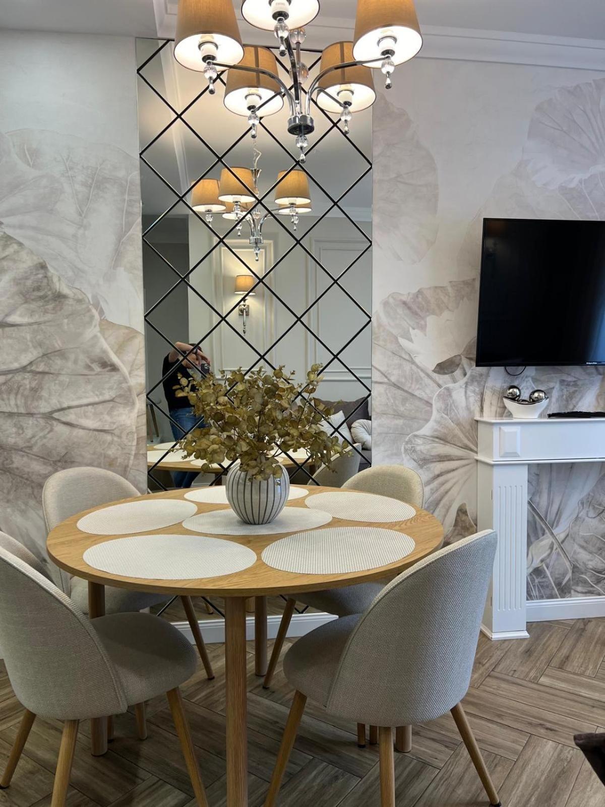 Family & Business Sauna Apartments Plac Wolnosci Centrum Downtow, - Piekny Apartament - 5 Bedroom With Private Sauna, Bath With Hydromassage, Parking, Catering Options كيلتشي المظهر الخارجي الصورة