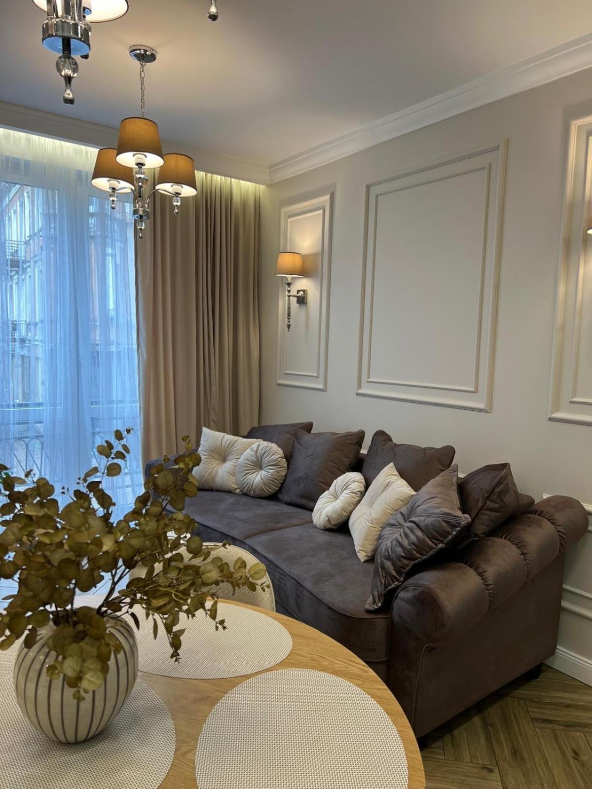 Family & Business Sauna Apartments Plac Wolnosci Centrum Downtow, - Piekny Apartament - 5 Bedroom With Private Sauna, Bath With Hydromassage, Parking, Catering Options كيلتشي المظهر الخارجي الصورة