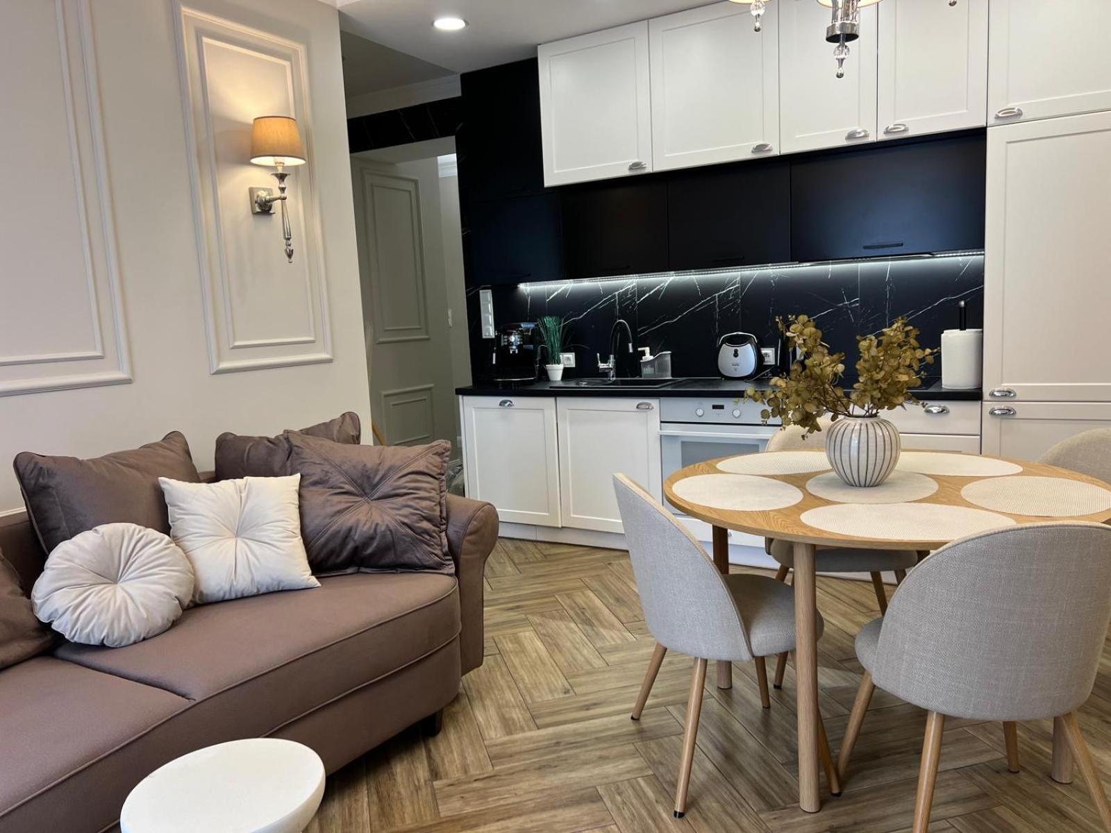 Family & Business Sauna Apartments Plac Wolnosci Centrum Downtow, - Piekny Apartament - 5 Bedroom With Private Sauna, Bath With Hydromassage, Parking, Catering Options كيلتشي المظهر الخارجي الصورة