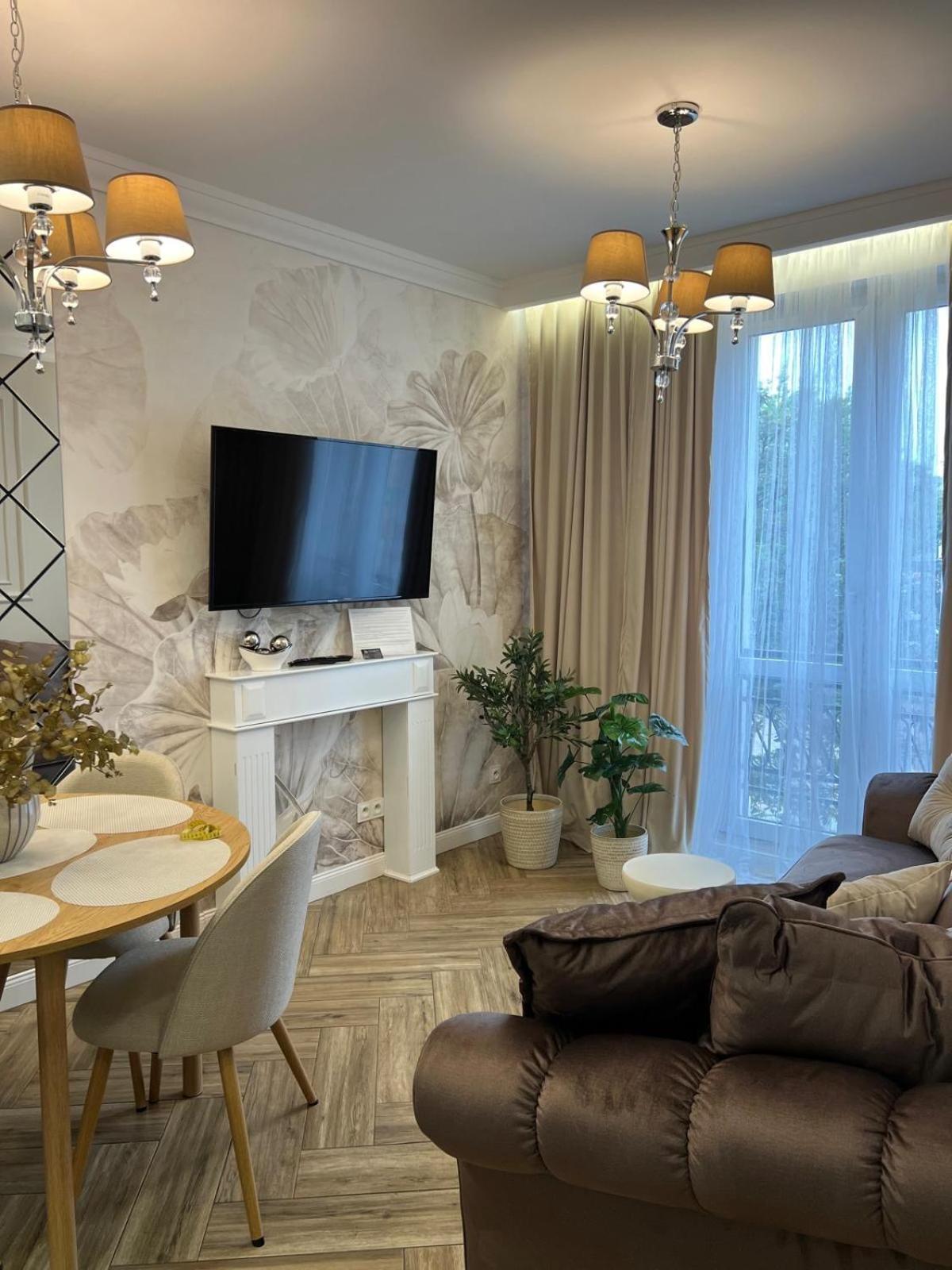 Family & Business Sauna Apartments Plac Wolnosci Centrum Downtow, - Piekny Apartament - 5 Bedroom With Private Sauna, Bath With Hydromassage, Parking, Catering Options كيلتشي المظهر الخارجي الصورة