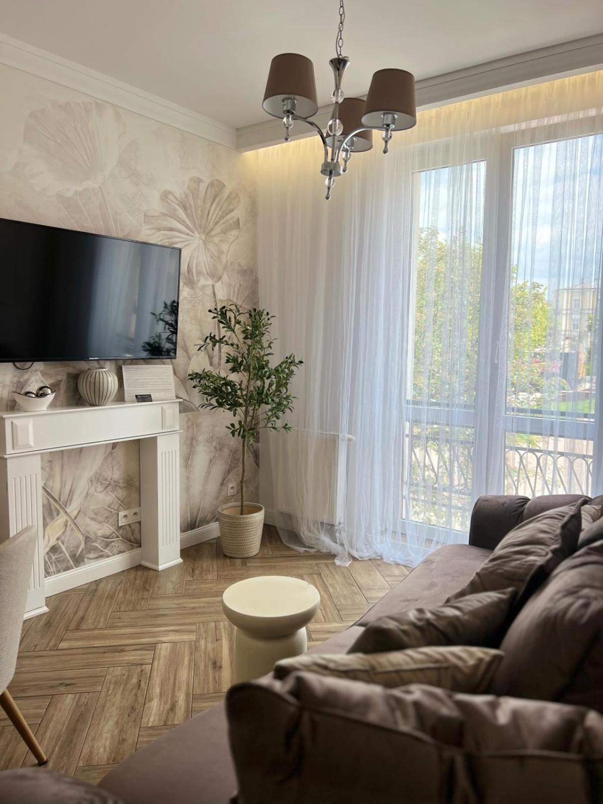 Family & Business Sauna Apartments Plac Wolnosci Centrum Downtow, - Piekny Apartament - 5 Bedroom With Private Sauna, Bath With Hydromassage, Parking, Catering Options كيلتشي المظهر الخارجي الصورة