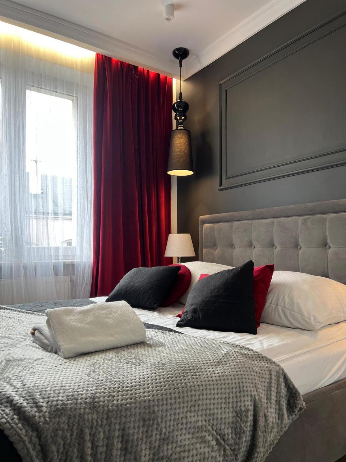 Family & Business Sauna Apartments Plac Wolnosci Centrum Downtow, - Piekny Apartament - 5 Bedroom With Private Sauna, Bath With Hydromassage, Parking, Catering Options كيلتشي المظهر الخارجي الصورة