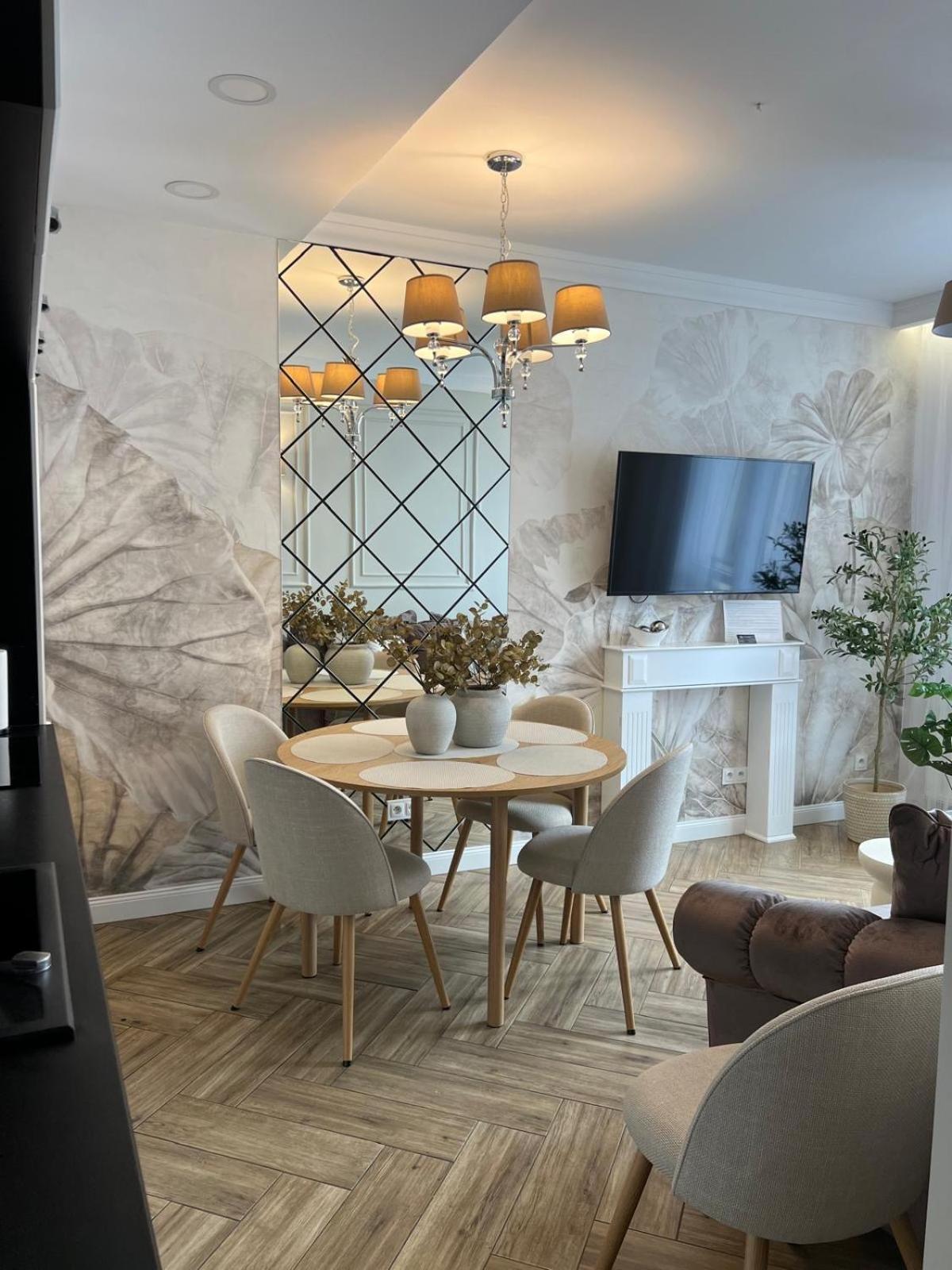 Family & Business Sauna Apartments Plac Wolnosci Centrum Downtow, - Piekny Apartament - 5 Bedroom With Private Sauna, Bath With Hydromassage, Parking, Catering Options كيلتشي المظهر الخارجي الصورة