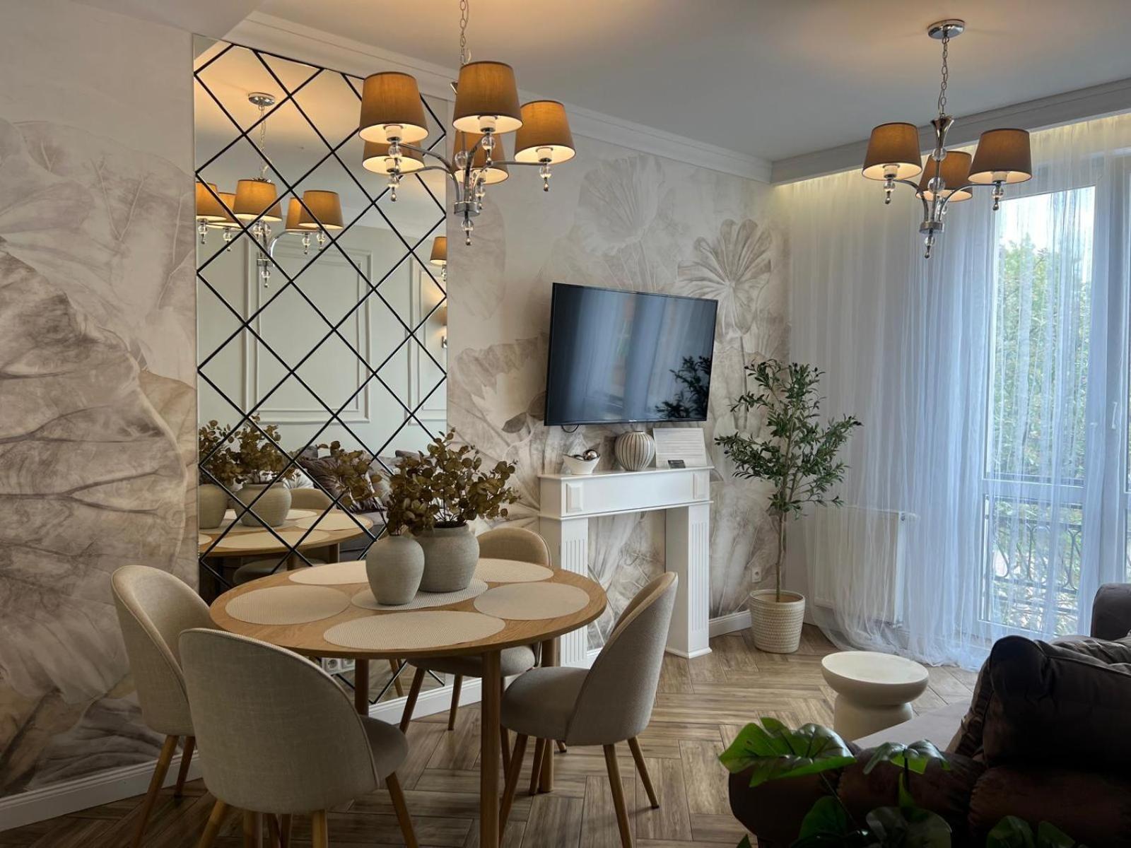 Family & Business Sauna Apartments Plac Wolnosci Centrum Downtow, - Piekny Apartament - 5 Bedroom With Private Sauna, Bath With Hydromassage, Parking, Catering Options كيلتشي المظهر الخارجي الصورة
